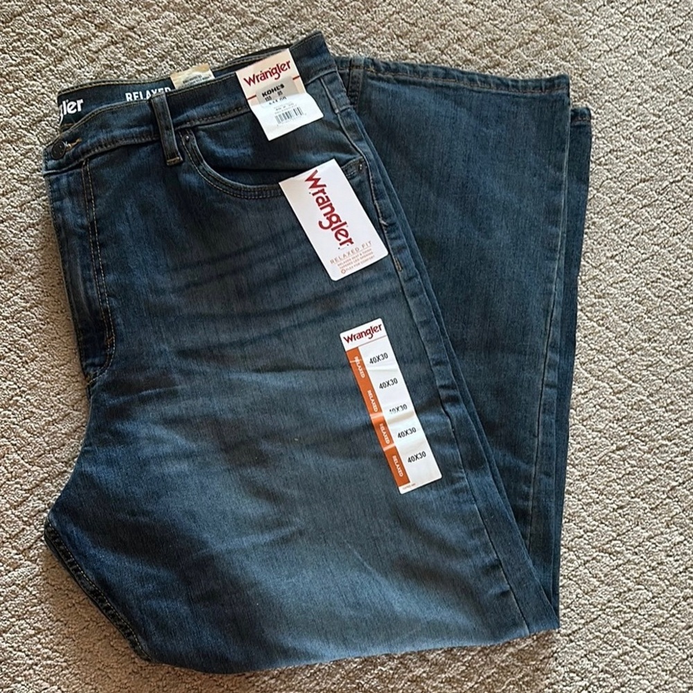 NWT Wrangler Men's Dark Blue Relaxed Jeans